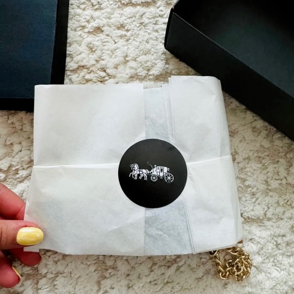 COACH 6303 Zip Card Case ID Wallet Refined Pebble Leather Gold/Black - Picture 4 of 6